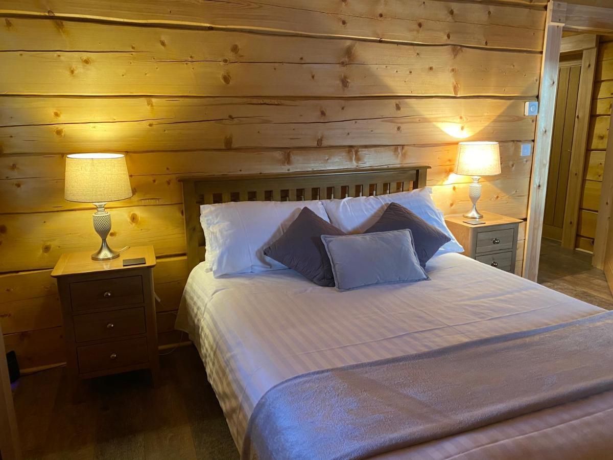 Ewes Water Log Cabins Langholm Extérieur photo